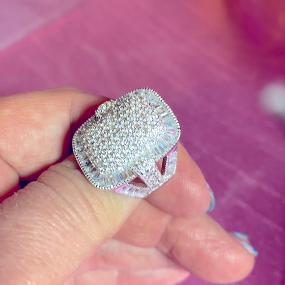 Bella Luce Diamond Simulant Ring - Picture 5 of 10